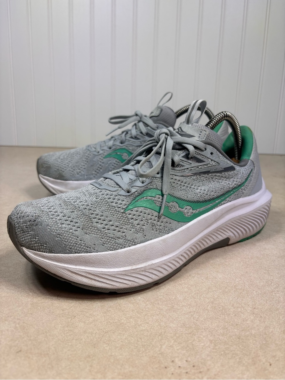 Saucony Echelon 9 women’s sz 10 sneakers grey teal